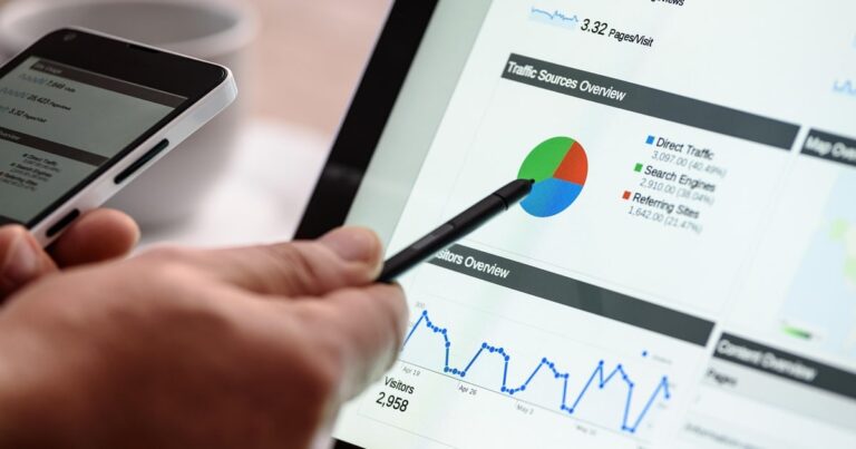 Analyse de statistiques SEO sur une tablette